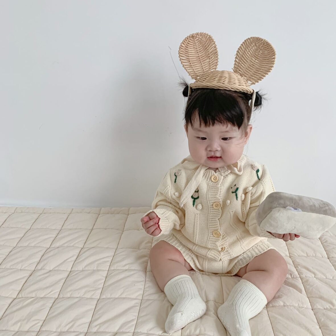 autumn-winter-baby-sweater-flower-long-sleeved-suspender-sweater-knitted-Jumpsuit-two-piece-set-baby-girl-2